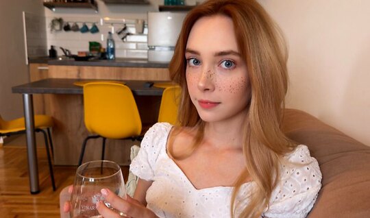 Пьяненькая жена изменяет мужу, сношаясь с его сыночком... Пьяненькая жена изменяет мужу, сношаясь с его сыночком...