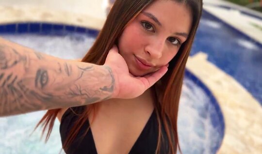 Соседка пользуется моим бассейном, а я ее девичьими прелестями.... Смотрите онлайн с удобством. Соседка пользуется моим бассейном, а я ее девичьими прелестями.... Смотрите онлайн с удобством.