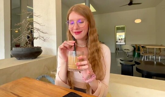 Легкое свидание в кафе закончилось сексом в гостинице Легкое свидание в кафе закончилось сексом в гостинице