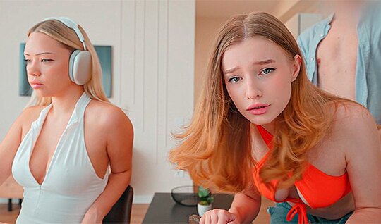 Диана Райдер пришла в гости к моей жене, чтобы я ее трахнул... Диана Райдер пришла в гости к моей жене, чтобы я ее трахнул...