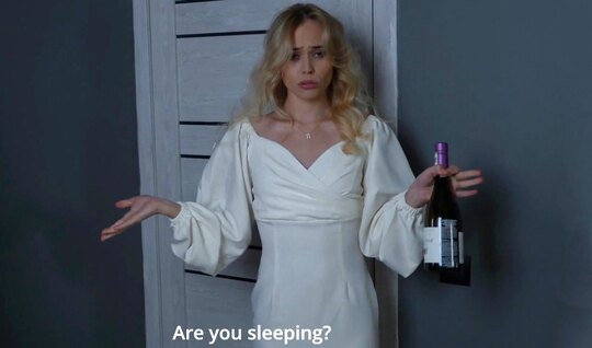 Мэри Мур прилично поддала и раскрутила супруга на домашний секс Мэри Мур прилично поддала и раскрутила супруга на домашний секс