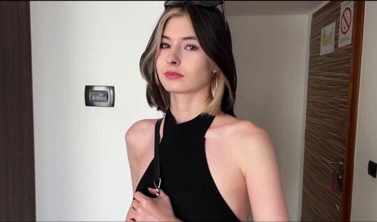 Девушка-коллега соблазнила меня на секс в гостинице во время командировки Девушка-коллега соблазнила меня на секс в гостинице во время командировки