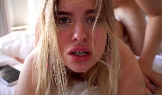 Девушка из украинской пары возбудилась и сама предложила секс Девушка из украинской пары возбудилась и сама предложила секс