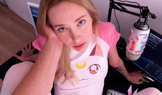 Похоже сводная сестрица подсела на порно и мой член в совокупности... Похоже сводная сестрица подсела на порно и мой член в совокупности...