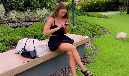 Переночевала у парня голышом да так и втянулась... Переночевала у парня голышом да так и втянулась...