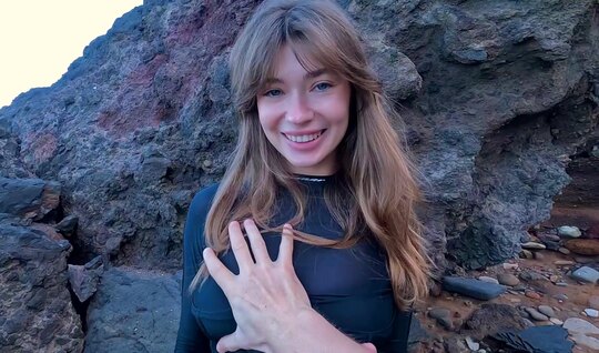 Для красивой Анечки секс на камнях не такая уж и сложная процедура...