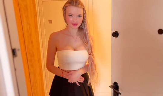 Эскортница ошибласть дверью и сполна отработала с левым парнем Эскортница ошибласть дверью и сполна отработала с левым парнем