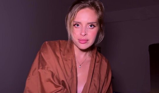 Мачеха подсмотрела за мной в душе и полезла в кровать, а после и на хер!