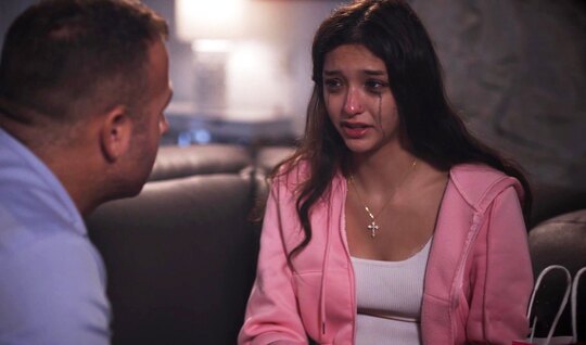 Пока с будущим мужем все сложно, брюнетка порется с отчимом... Пока с будущим мужем все сложно, брюнетка порется с отчимом...