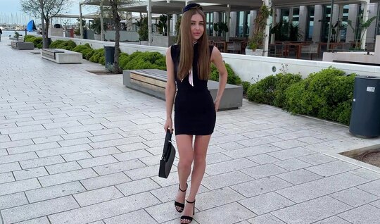 Спейс Леди искренне изменяет мужу с членом в жопе...